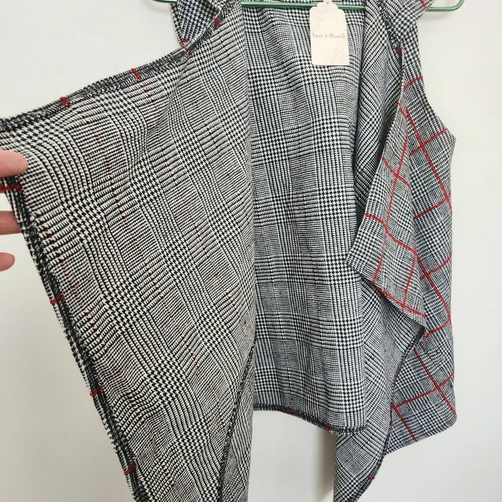 Hem & Thread Hooded Plaid Vest Black White Red Windowpane Open Front Small NEW